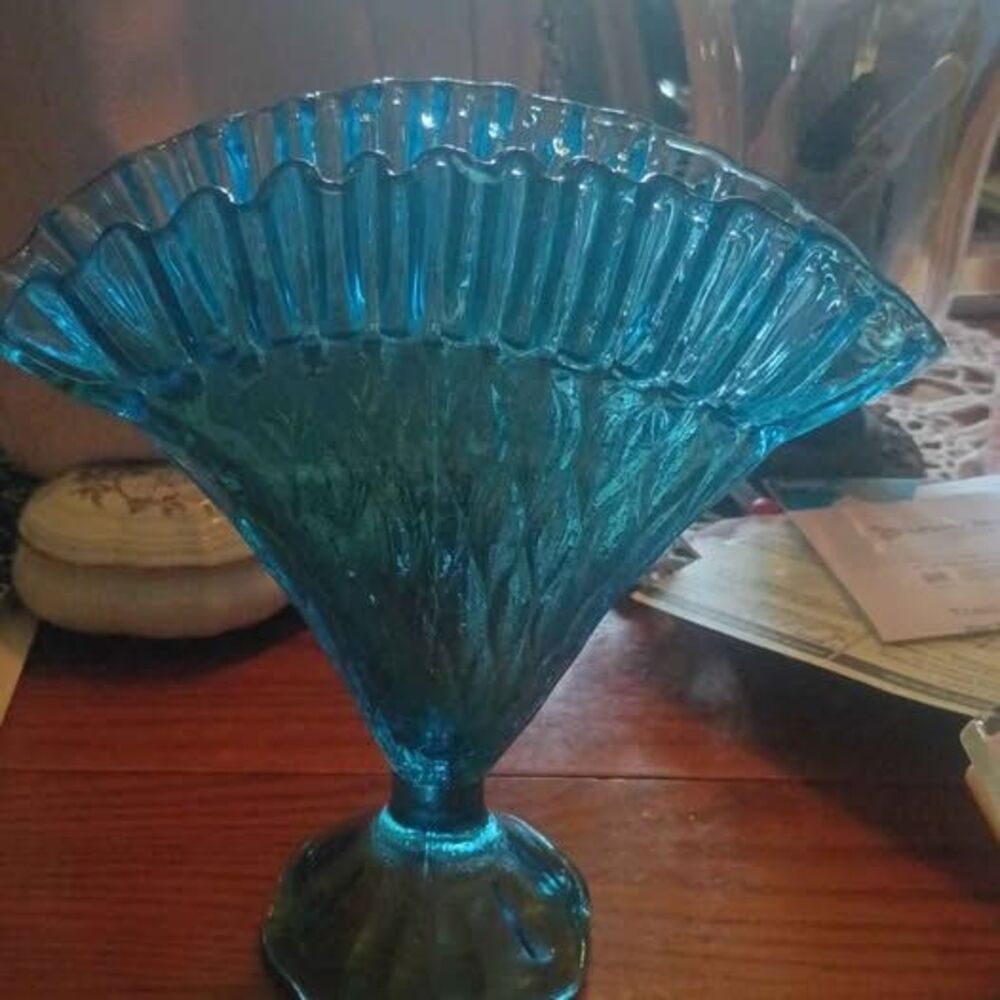 Vintage Blue Fenton Glass Fan Vase